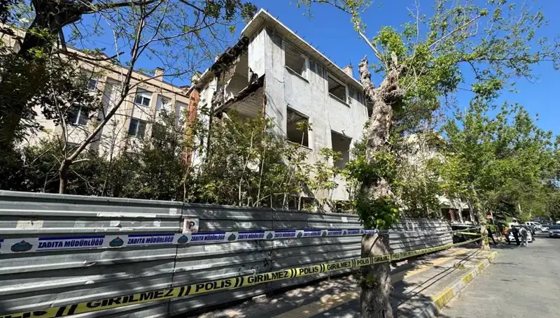 Bakırköy'de Metruk Bina Depremle Kısmen Çöktü: Olayın Detayları!