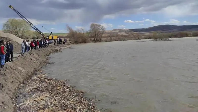 Kızılırmak Nehri'nde Kaybolan 17 Yaşındaki Mehmet'in Gizemi Derinleşiyor