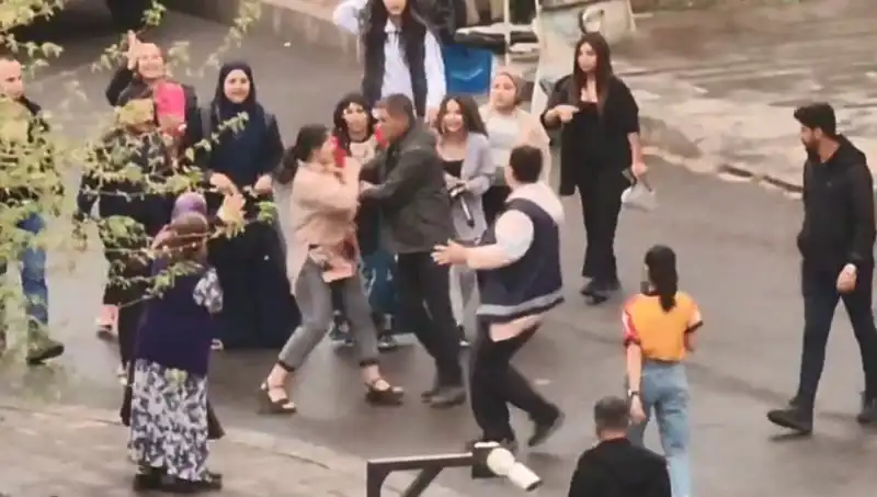 Adliye Önünde Yaşanan Tekmeli Yumruklu Kavga: Gözler Oradaydı!