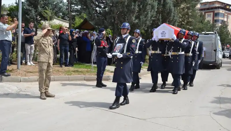 Şehitlerin Son Yolculuğunda Duygusal Anlar ve Gözyaşları