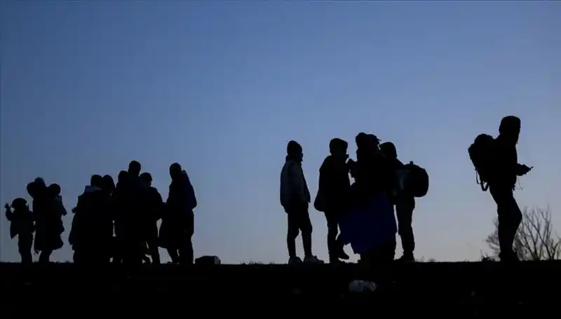 Kırklareli'nde Düzensiz Göçmen Yakalama Operasyonu: 13 Kişi Gözaltında