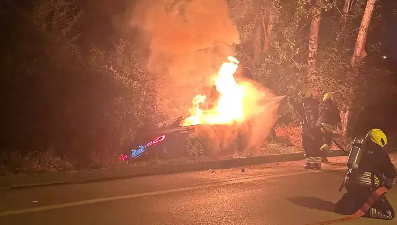 Kaza Yapan Araç Alev Alev Yandı: Olayın Detayları Ortaya Çıktı