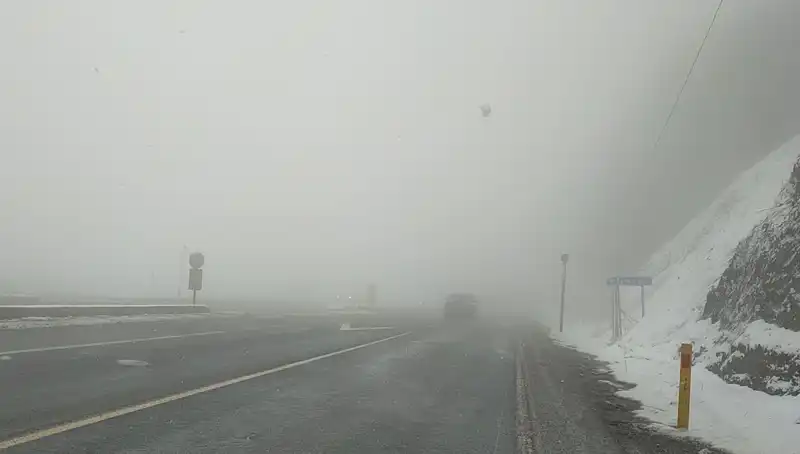Bolu Dağı'nda Ulaşımı Zora Sokan Kar ve Sis Etkisi