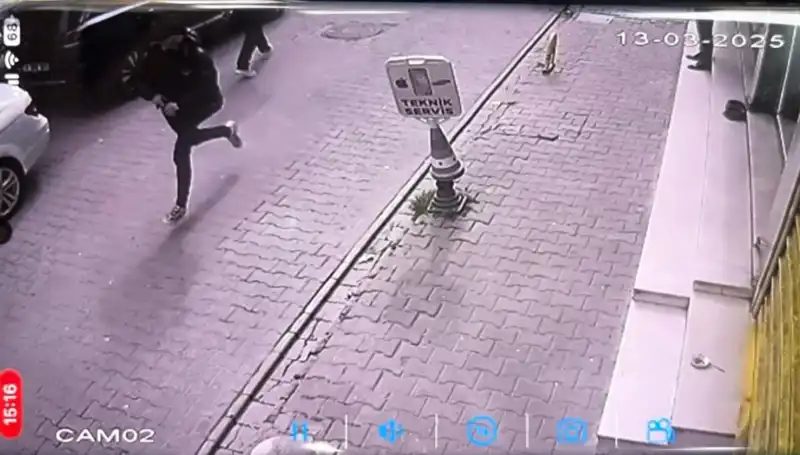 İstanbul’da Silahlı Saldırı: Bacağından Vurulan Genç Adamın Dramı