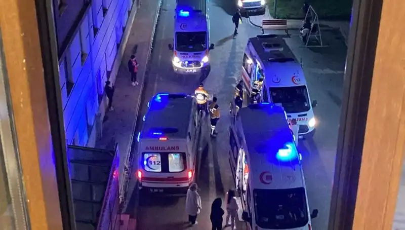 53 Öğrenci Akşam Yemeklerinden Zehirlendi, Hastaneye Kaldırıldı
