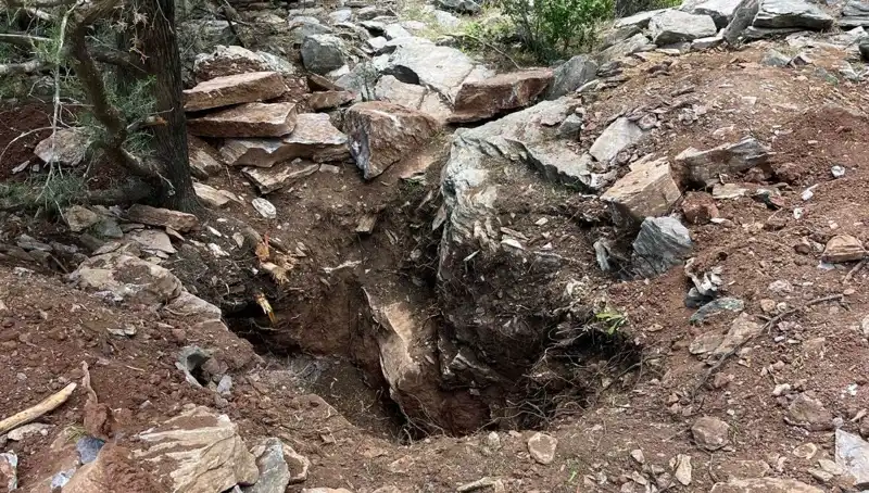 Eski Vali ve Emekli Albay Define Ararken Gizlice Yakalandı