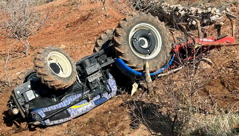 Siirt’te Devrilen Traktör Kazası: Sürücü Hayatını Kaybetti