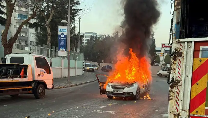 Korkunç Kaza: Alev Alan Araç, Diğer Otomobillere Çarptı!