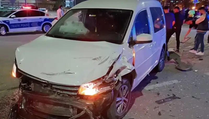 Batman'da Korkunç Kaza: Otomobil ve Hafif Ticari Araç Çarpıştı, 7 Yaralı