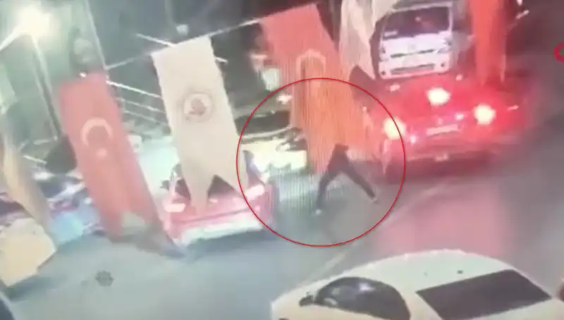 Genç Otomobil Sürücüsüne Alacakaranlıkta Kurşun Yağmuru