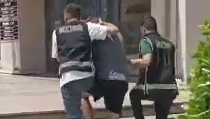 Sahte Dövizle Alışveriş Yapan Turist, Türkiye'den Sınır Dışı Edildi