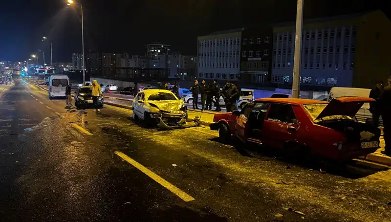 Kayseri'de Faciaya Neden Olan Zincirleme Kaza: 11 Araç Birbirine Girdi!