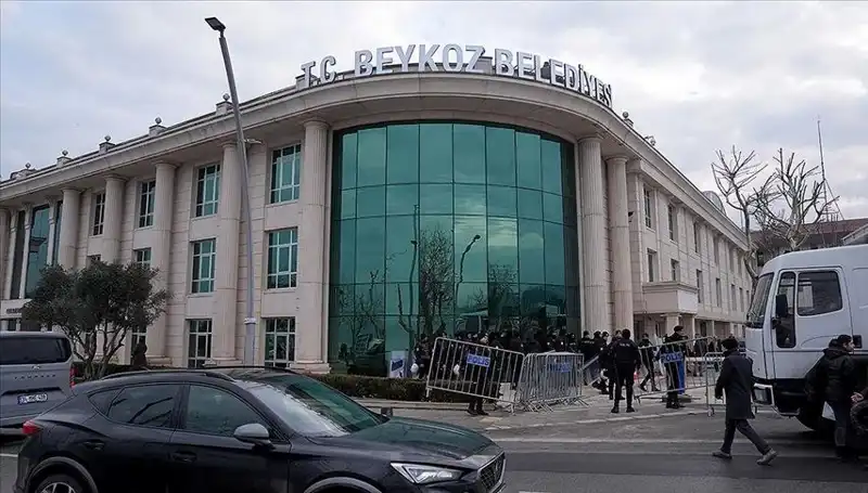 Beykoz Belediyesinde Şok Operasyon: Başkan Yardımcısı Fidan Gül Adliye Kapısında