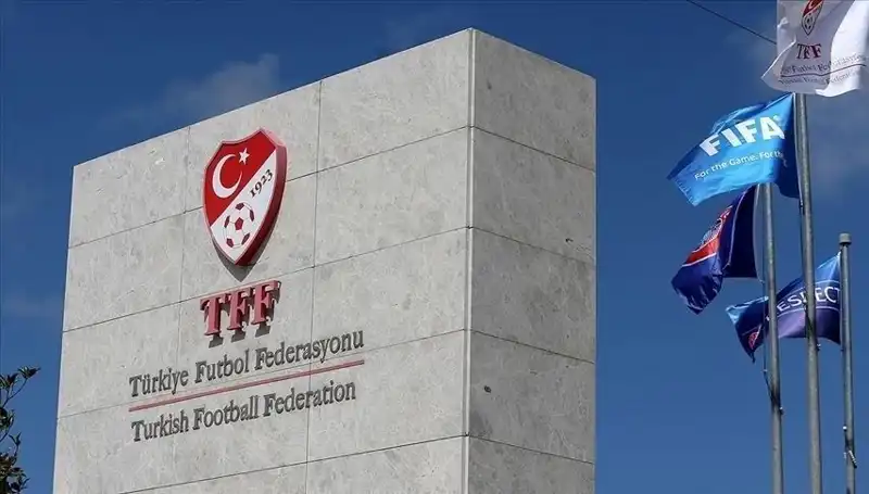 Türkiye’nin Profesyonel Futbol Liglerinde Takım Sayısı Neden Azalıyor?