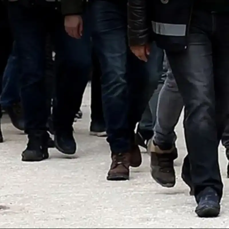 İstanbul'da 87 Milyon Lira Vurgun Yapan 11 Kişilik Çete Çökertildi!