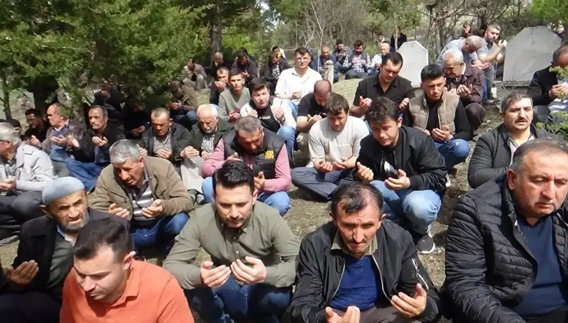 Küçük Köy, Sevgili Öğretmenini Gözyaşlarıyla Uğurladı