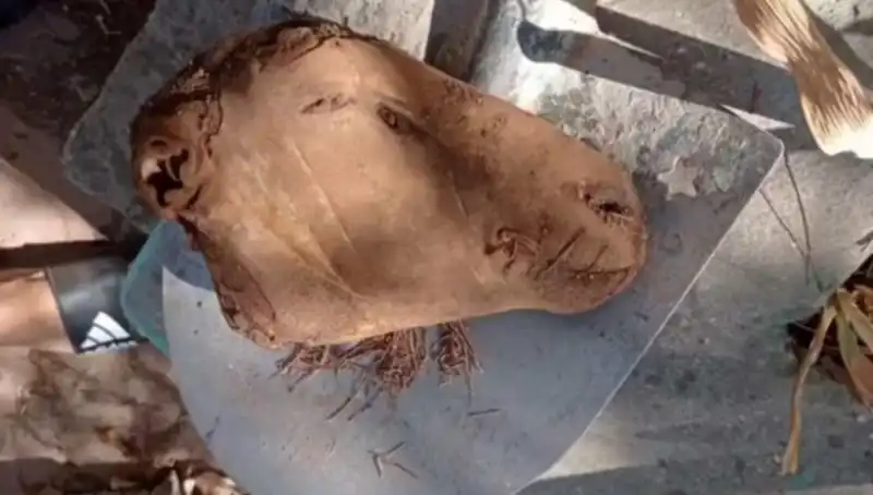 Mezarlık Kazısı Sırasında 100'den Fazla Büyü Bulundu: Gizemli İhtimal