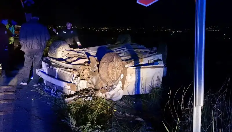 Otomobil Şarampole Devrildi: Ciddi Kaza, 1 Ölü ve 3 Yaralı