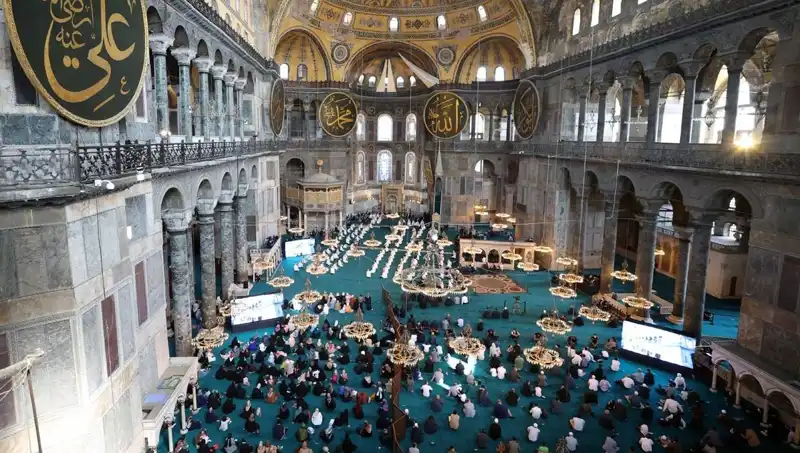 Ayasofya'nın Kapısını Kıran Sanığa Verilen Hapis Cezası Neden Gündem Oldu?