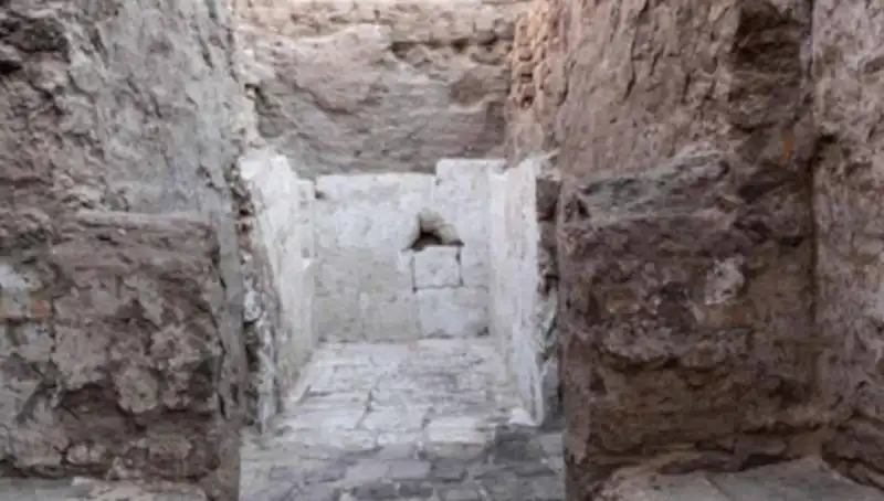 Mısır'da Şok Edici Keşif: 3,500 Yıllık Kraliyet Mezarı Ortaya Çıktı!