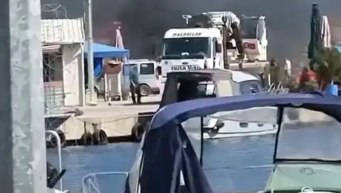 Tuzla Balıkçı Barınağında Büyük Lastik Yangını: Gözler Yangına Çevrildi