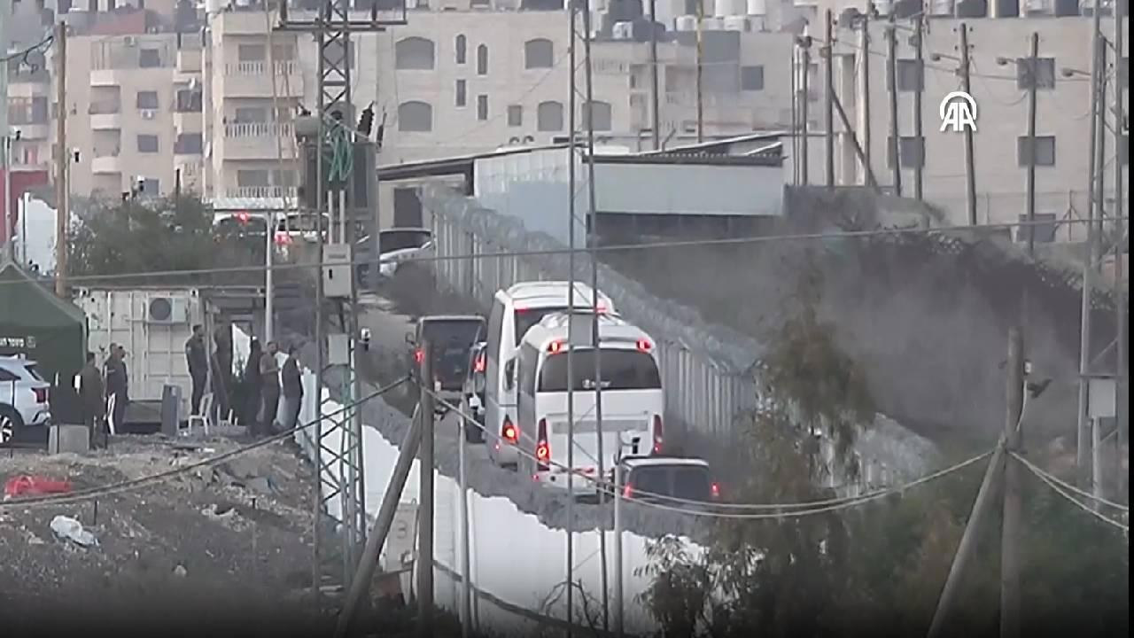 ' İsrail ve Hamas Arasında Yapılan Esir Takası

'