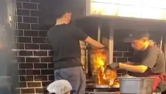 Pişmiş Tavuk Dönerin Üzerine Çiğ Et Koymak: Sağlık Sorunları Dile Getirildi