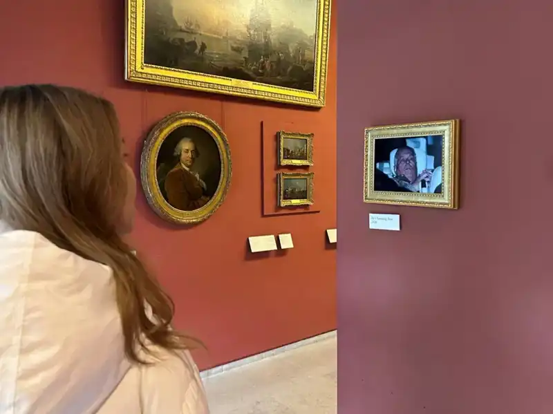 Eski Prens Andrew'un Polis Arabasındaki Fotoğrafı Louvre Müzesi'nde Sergilenmeye Başladı