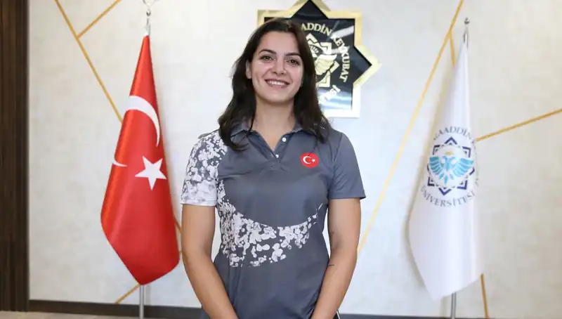 Altın Madalya Kazanan Esra’nın Dünya Şampiyonluğu Hedefi