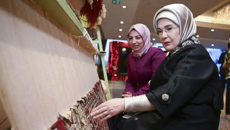 Emine Erdoğan'ın Örgü Halısı, Depremzedelere Destek İçin Satışa Çıktı