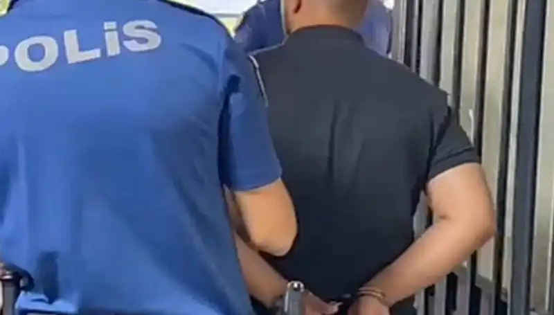 İzmir'de Polise Saldıran Şahıs Hızla Yakalandı ve Tutuklandı