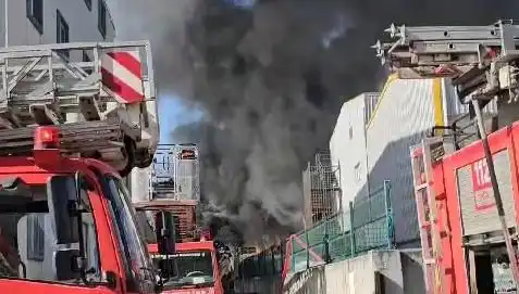 Tuzla'da Fabrika Yangını: Yangın Kontrol Altına Alındı, Detaylar Paylaşıldı