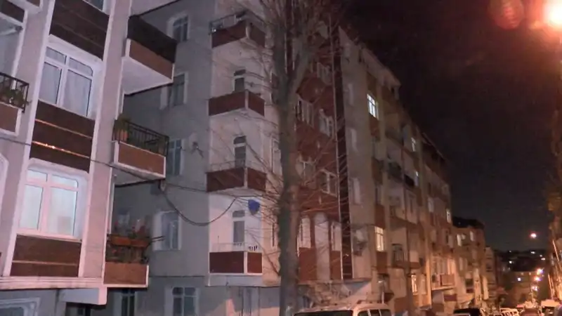 Altı Katlı Binada Panik: Kolonlardan Gelen Sesler Apartmanı Tahliye Ettirdi