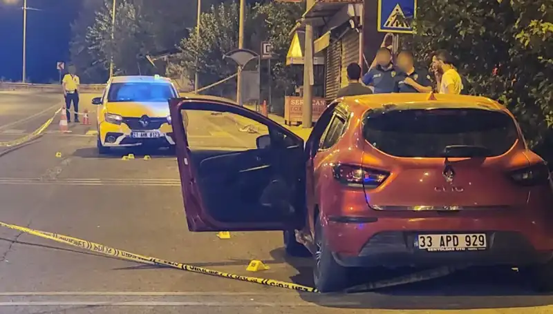 İstanbul'da Silahlı Çatışma: 2 Kişi Hayatını Kaybetti, 5 Yaralı