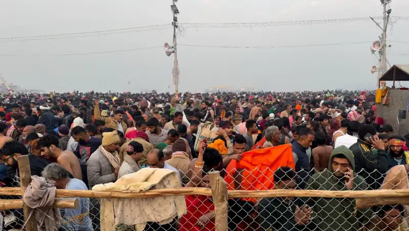 Hindistan'daki Dini Festivalde İzdiham: Altı Hayat Kaybı ve Binlerce Yaralı