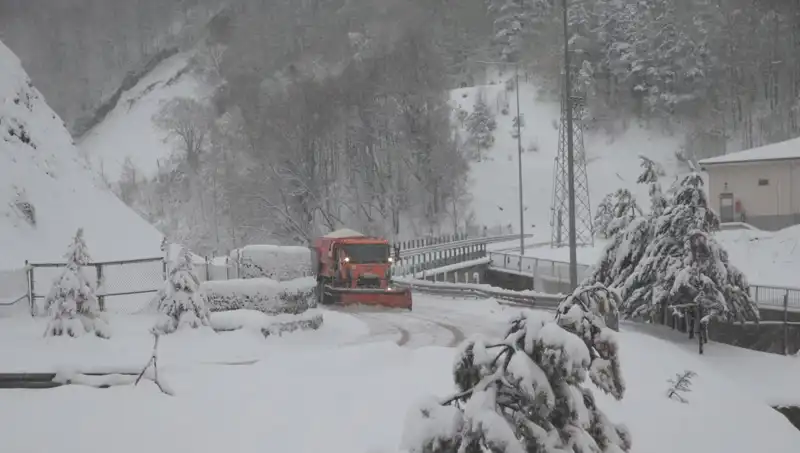 Bolu Dağı’nda Etkili Kar Yağışı, Kış Manzaraları Şaşırtıyor