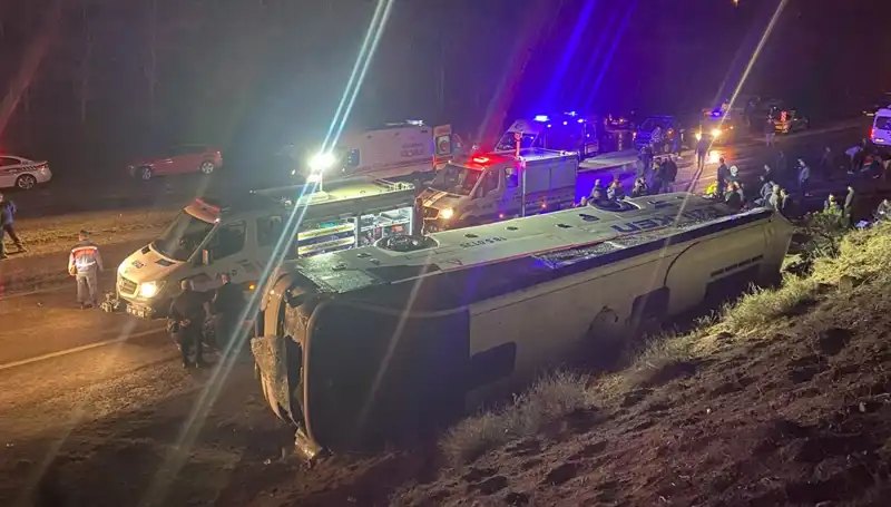 İşçi Servisinin Şarampole Devrilmesi: 23 Kişi Yaralandı