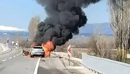 Kütahya'da Seyir Halindeki Otomobil Yangını Korkuttu