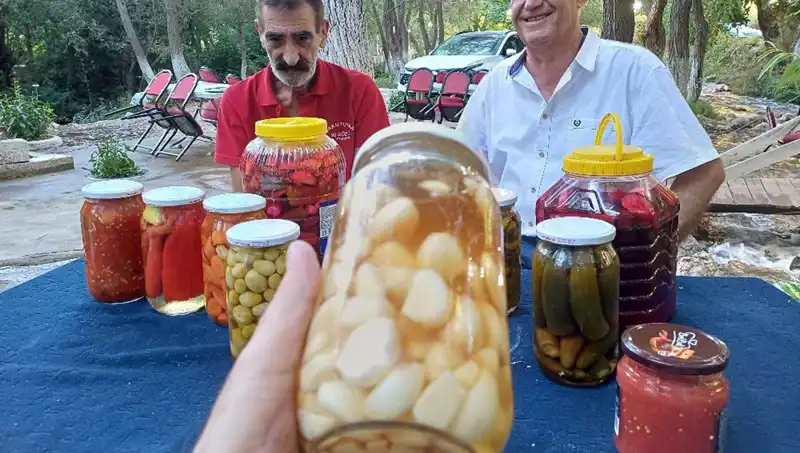 Araban Sarımsağı Turşusu: Şifa Dolu Lezzetlerin Gizli Kaynağı