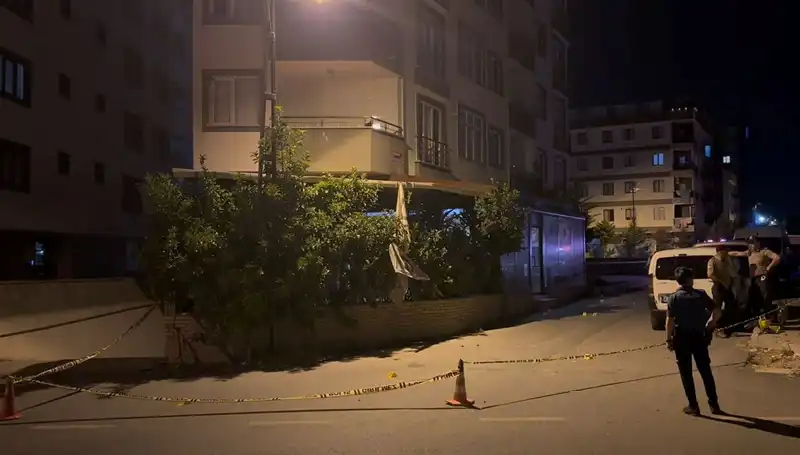 İstanbul'da Kafeye Yapılan Silahlı Saldırıda Dehşet Verici Anlar Yaşandı