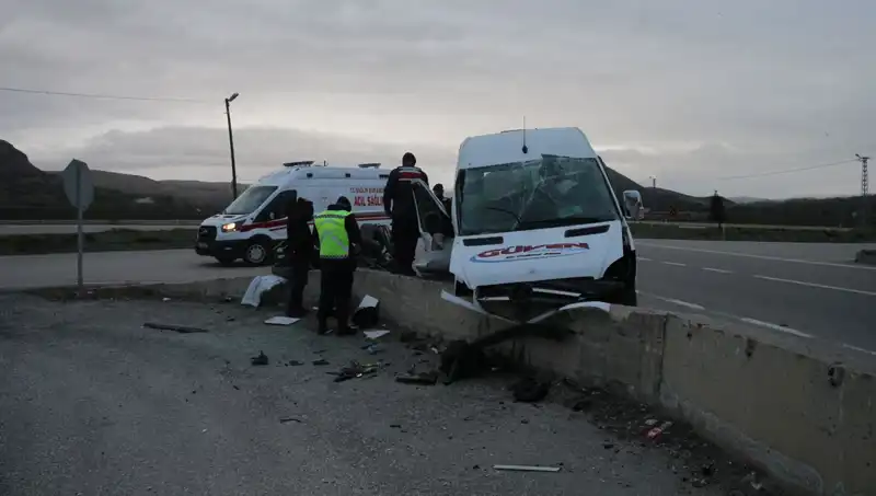 İşçi Servisi İstinat Duvarına Çarptı: Yaralılar ve Kaza Sonrası Gelişmeler
