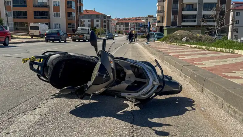 Uşak'ta Feci Kaza: Hafif Ticari Araç ve Motosiklet Çarpıştı, 1 Kişi Hayatını Kaybetti
