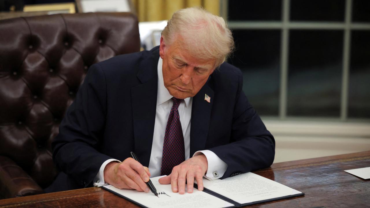 Trump Kararnamelerle Gündemi Salladı