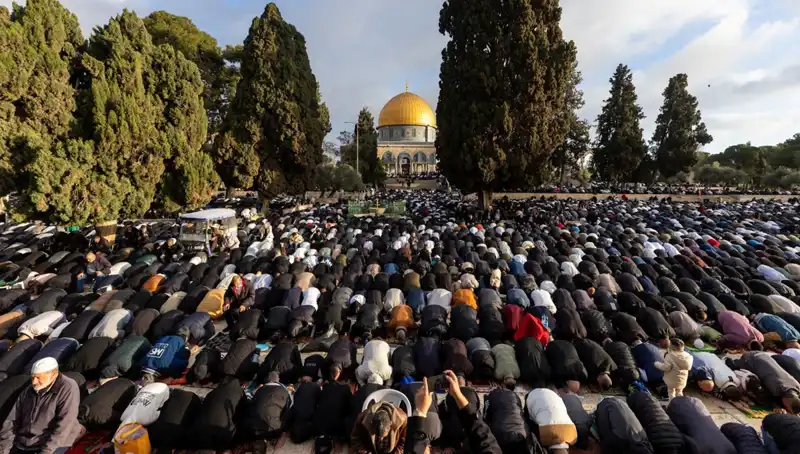 Mescid-i Aksa'da Ramazan Bayramı Namazı: 120 Bin Filistinli Bir Araya Geldi