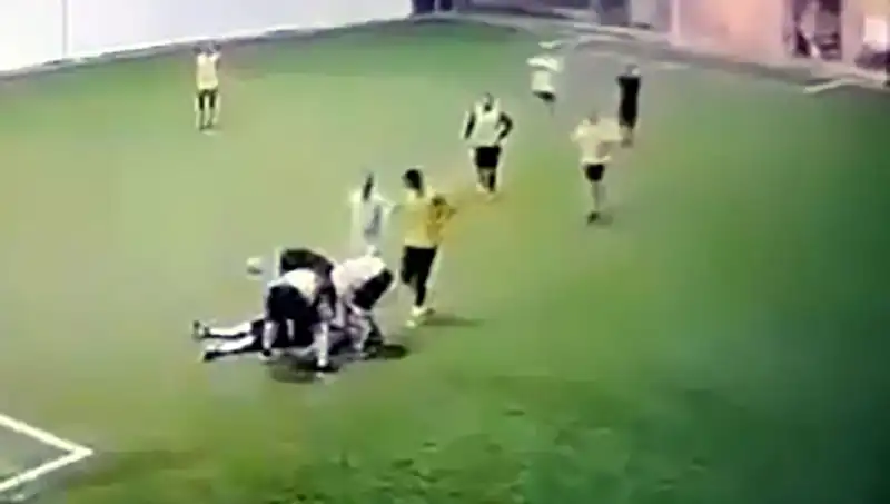 Adana'da Halı Sahada Trajik Olay: 3 Çocuk Babası Hayatını Kaybetti