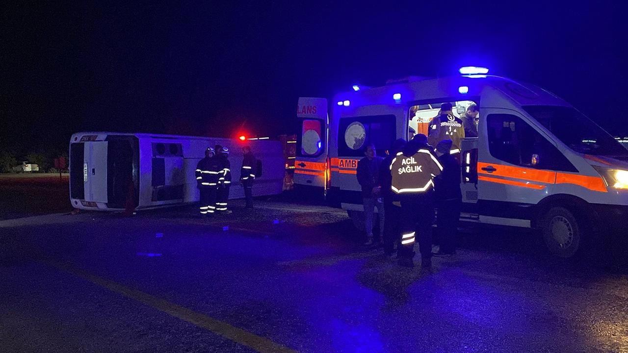 Midibüs kazasında 1 kişi hayatını kaybetti, 23 kişi yaralandı