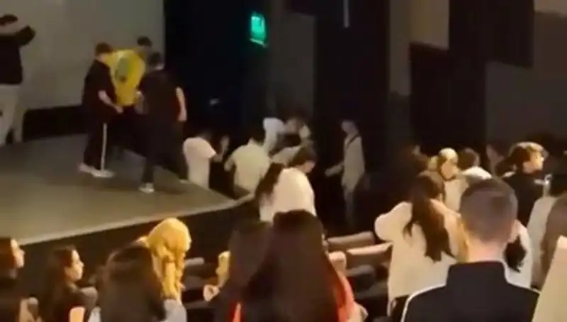 Rapçi Çakal’ın Hayranları Arasında Olaylı Kavga: Neler Oldu?