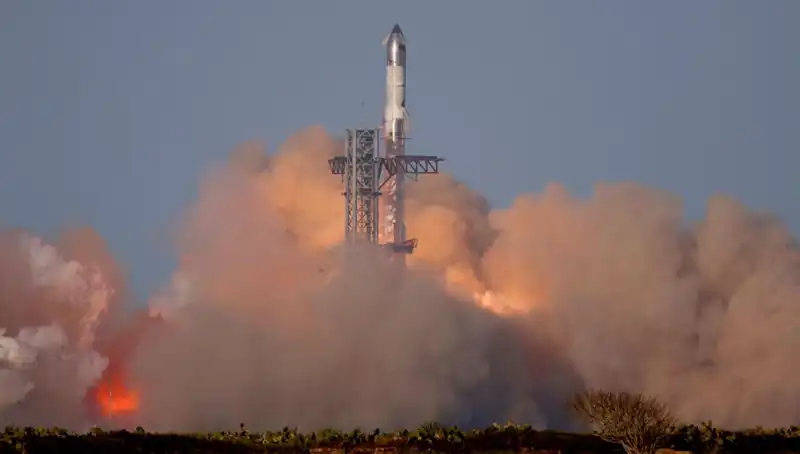 SpaceX, Starship ile Uzayda Yeni Bir Çağı Başlatıyor: 8. Uçuş Testi Gerçekleşti!