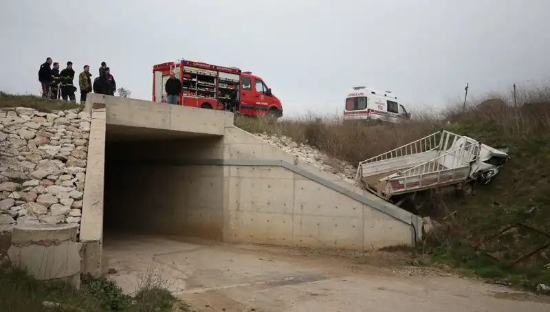 Kamyonet Alt Geçide Düştü: Korkunç Kaza ve Sonrası
