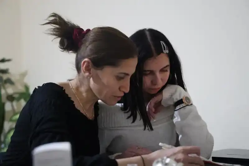 16 Ameliyatla Hayata Dönen Genç Kızın Dokunaklı Hikayesi